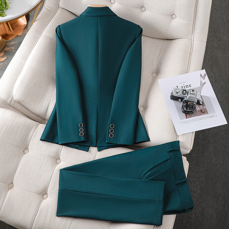 Faye's – Blazer & Byxset